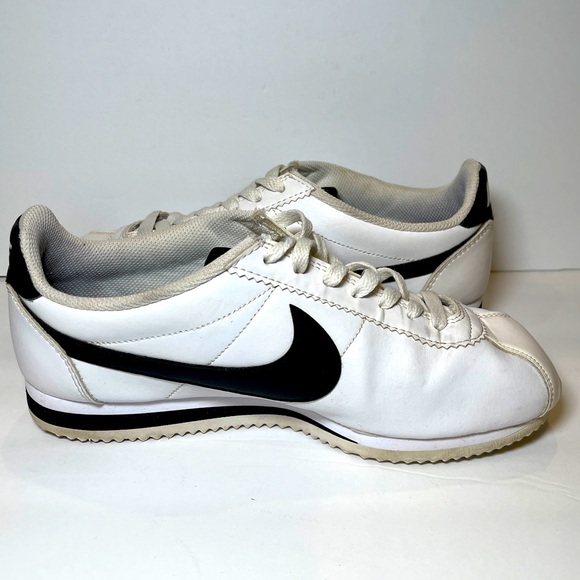 Nike White and Black Athletic Shoes - Picture 4 of 7